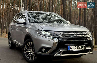 Позашляховик / Кросовер Mitsubishi Outlander 2016 в Києві