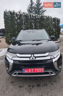 Позашляховик / Кросовер Mitsubishi Outlander 2018 в Києві