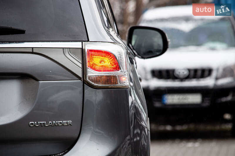 Позашляховик / Кросовер Mitsubishi Outlander 2015 в Львові фото 19 Позашляховик / Кросовер Mitsubishi Outlander 2015 в Львові