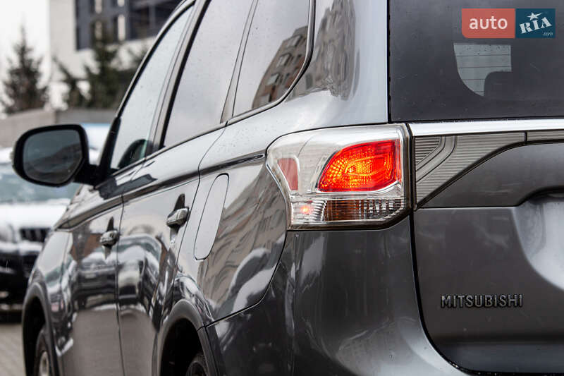 Позашляховик / Кросовер Mitsubishi Outlander 2015 в Львові фото 12 Позашляховик / Кросовер Mitsubishi Outlander 2015 в Львові
