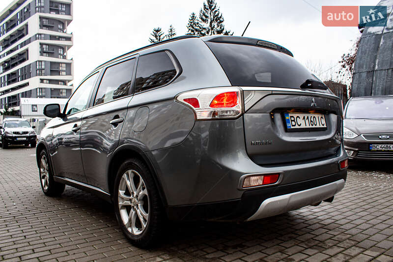 Позашляховик / Кросовер Mitsubishi Outlander 2015 в Львові фото 14 Позашляховик / Кросовер Mitsubishi Outlander 2015 в Львові