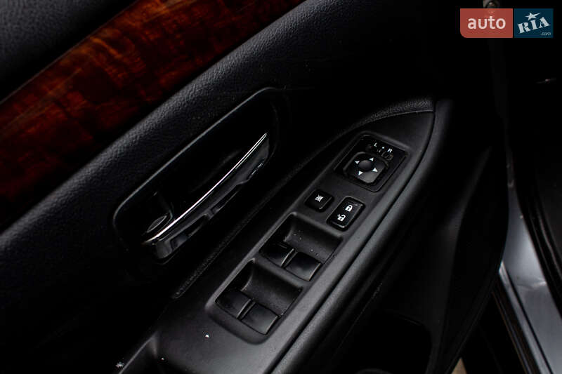 Позашляховик / Кросовер Mitsubishi Outlander 2015 в Львові фото 29 Позашляховик / Кросовер Mitsubishi Outlander 2015 в Львові