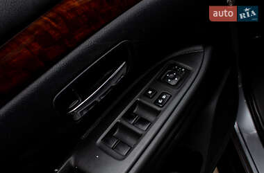 Внедорожник / Кроссовер Mitsubishi Outlander 2015 в 