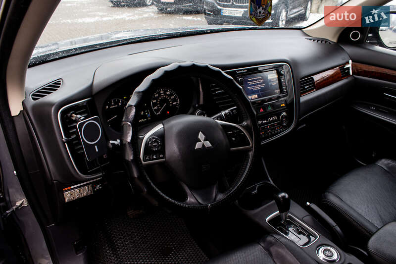 Позашляховик / Кросовер Mitsubishi Outlander 2015 в Львові фото 30 Позашляховик / Кросовер Mitsubishi Outlander 2015 в Львові