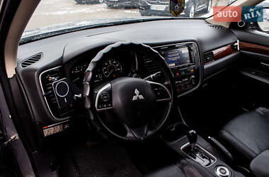 Внедорожник / Кроссовер Mitsubishi Outlander 2015 в 