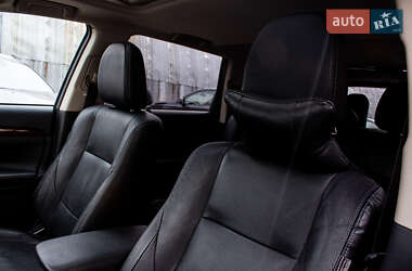 Внедорожник / Кроссовер Mitsubishi Outlander 2015 в 