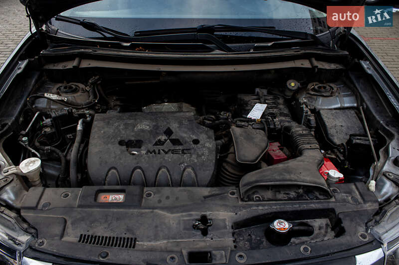 Позашляховик / Кросовер Mitsubishi Outlander 2015 в Львові фото 26 Позашляховик / Кросовер Mitsubishi Outlander 2015 в Львові