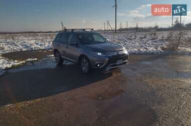 Внедорожник / Кроссовер Mitsubishi Outlander 2018 в Киеве