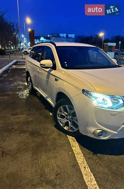 Mitsubishi Outlander 2014