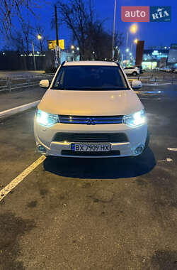 Внедорожник / Кроссовер Mitsubishi Outlander 2014 в Харькове