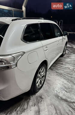 Внедорожник / Кроссовер Mitsubishi Outlander 2014 в Харькове