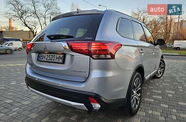 Внедорожник / Кроссовер Mitsubishi Outlander 2017 в Одессе