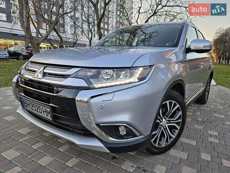 Внедорожник / Кроссовер Mitsubishi Outlander 2017 в Одессе