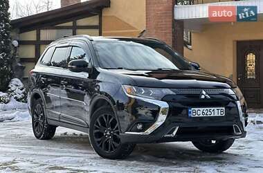 Позашляховик / Кросовер Mitsubishi Outlander 2018 в Львові