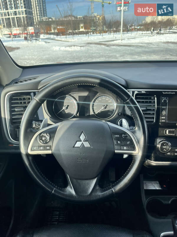 Внедорожник / Кроссовер Mitsubishi Outlander 2013 в Львове