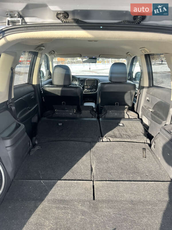 Внедорожник / Кроссовер Mitsubishi Outlander 2013 в Львове