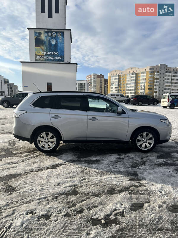 Внедорожник / Кроссовер Mitsubishi Outlander 2013 в Львове