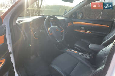 Позашляховик / Кросовер Mitsubishi Outlander 2013 в 