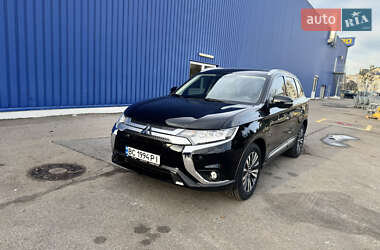 Позашляховик / Кросовер Mitsubishi Outlander 2020 в Львові