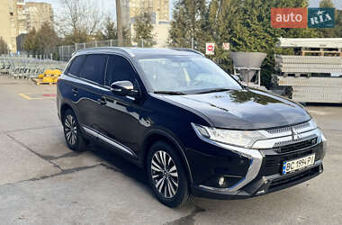 Позашляховик / Кросовер Mitsubishi Outlander 2020 в Львові