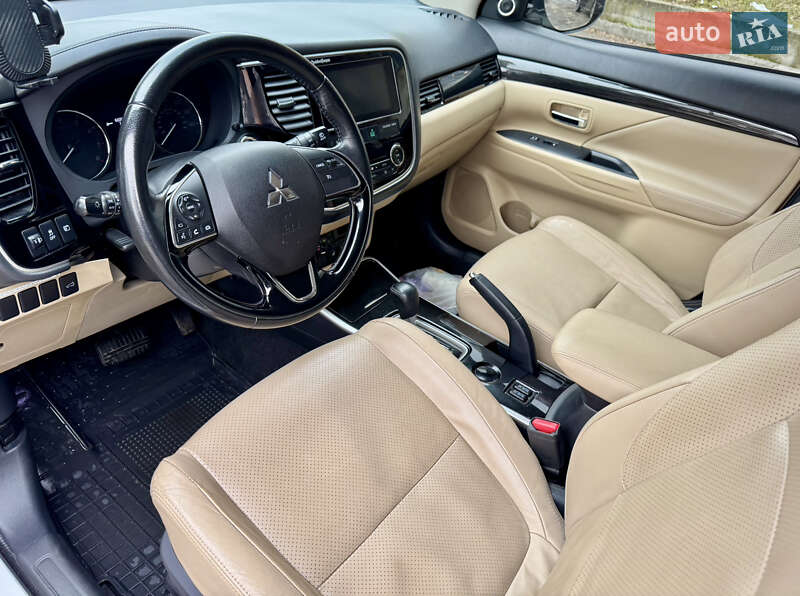 Внедорожник / Кроссовер Mitsubishi Outlander 2018 в Львове