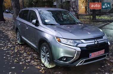 Позашляховик / Кросовер Mitsubishi Outlander 2019 в Києві