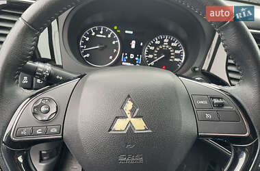 Внедорожник / Кроссовер Mitsubishi Outlander 2020 в 