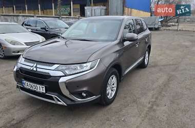 Позашляховик / Кросовер Mitsubishi Outlander 2021 в Києві