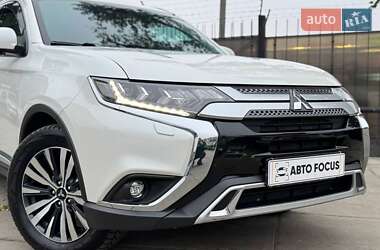 Позашляховик / Кросовер Mitsubishi Outlander 2020 в Києві