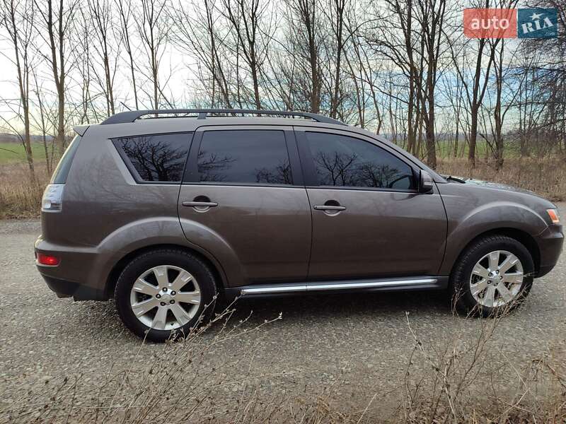 Внедорожник / Кроссовер Mitsubishi Outlander 2011 в Новомосковске