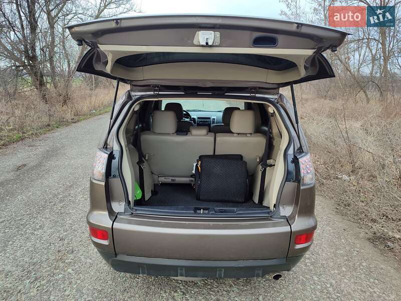 Внедорожник / Кроссовер Mitsubishi Outlander 2011 в Новомосковске