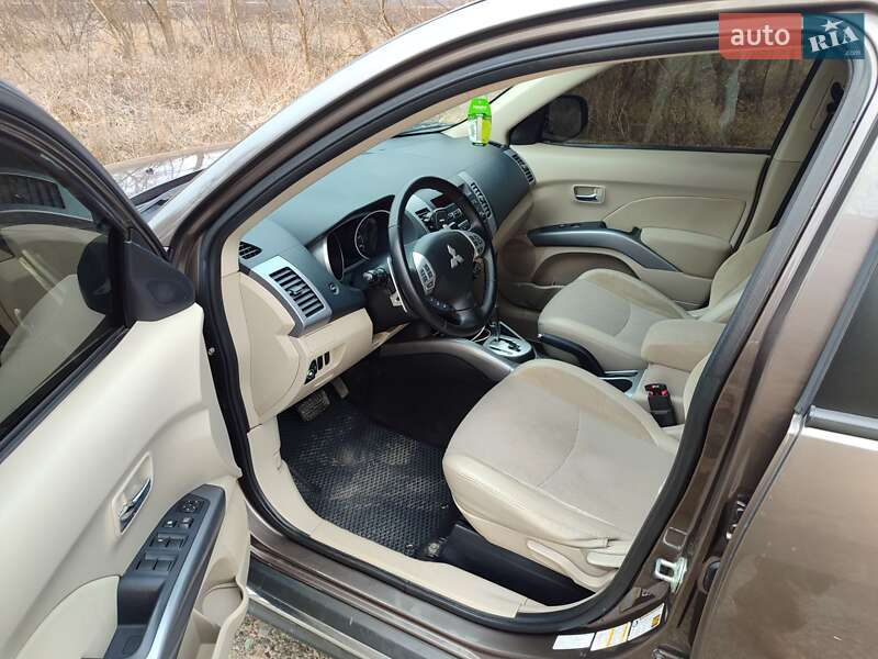 Внедорожник / Кроссовер Mitsubishi Outlander 2011 в Новомосковске