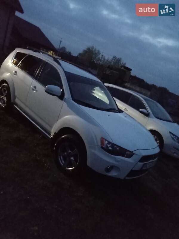 Позашляховик / Кросовер Mitsubishi Outlander 2011 в Шептицькому