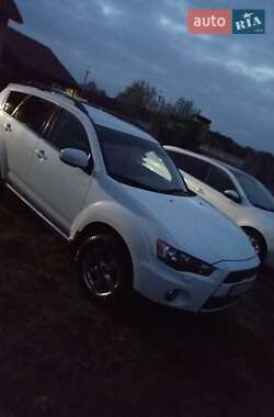 Внедорожник / Кроссовер Mitsubishi Outlander 2011 в 