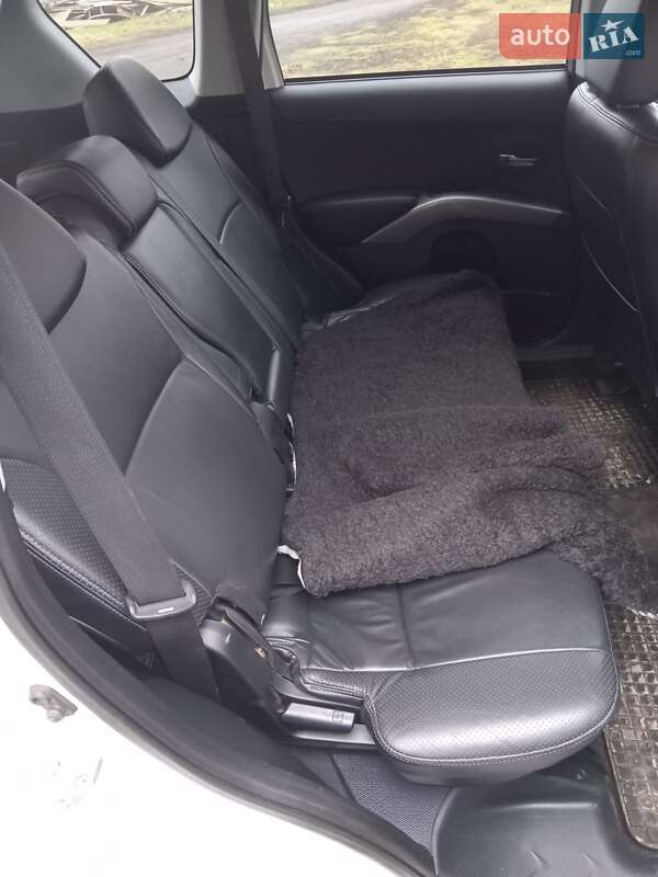 Позашляховик / Кросовер Mitsubishi Outlander 2011 в Шептицькому