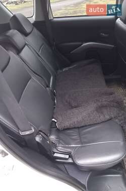 Внедорожник / Кроссовер Mitsubishi Outlander 2011 в 