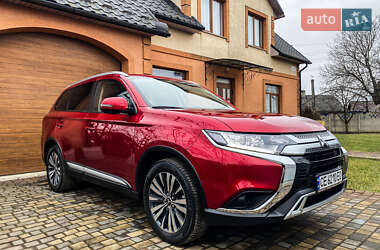 Позашляховик / Кросовер Mitsubishi Outlander 2023 в Чернівцях