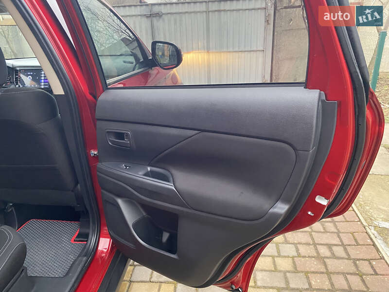 Внедорожник / Кроссовер Mitsubishi Outlander 2023 в Черновцах фото 27 Внедорожник / Кроссовер Mitsubishi Outlander 2023 в Черновцах