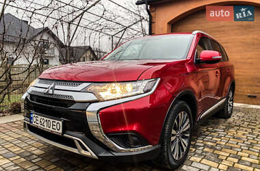 Позашляховик / Кросовер Mitsubishi Outlander 2023 в Чернівцях