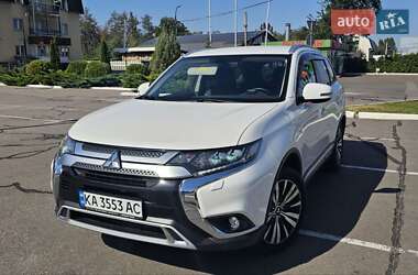 Позашляховик / Кросовер Mitsubishi Outlander 2021 в Києві