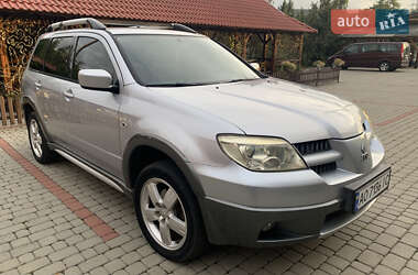 Позашляховик / Кросовер Mitsubishi Outlander 2004 в Сваляві