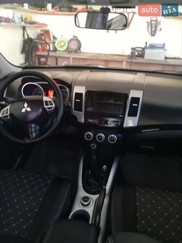 Внедорожник / Кроссовер Mitsubishi Outlander 2008 в Винниках
