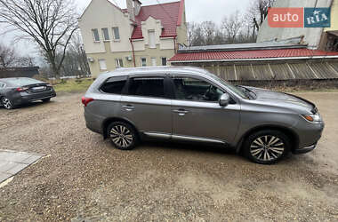 Позашляховик / Кросовер Mitsubishi Outlander 2019 в Кадубівцях