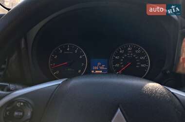 Внедорожник / Кроссовер Mitsubishi Outlander 2013 в 