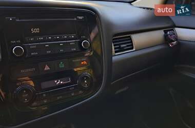 Внедорожник / Кроссовер Mitsubishi Outlander 2013 в 