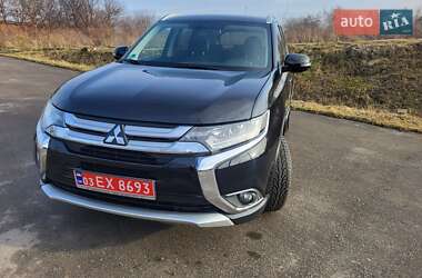 Внедорожник / Кроссовер Mitsubishi Outlander 2016 в 