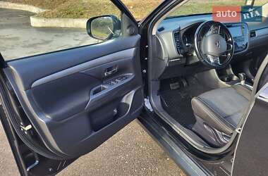 Внедорожник / Кроссовер Mitsubishi Outlander 2016 в 