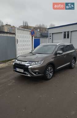 Внедорожник / Кроссовер Mitsubishi Outlander 2020 в Хмельницком