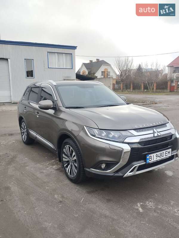 Внедорожник / Кроссовер Mitsubishi Outlander 2020 в Хмельницком