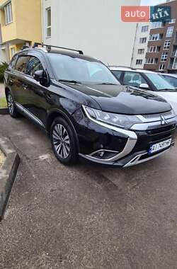 Позашляховик / Кросовер Mitsubishi Outlander 2019 в Бучі